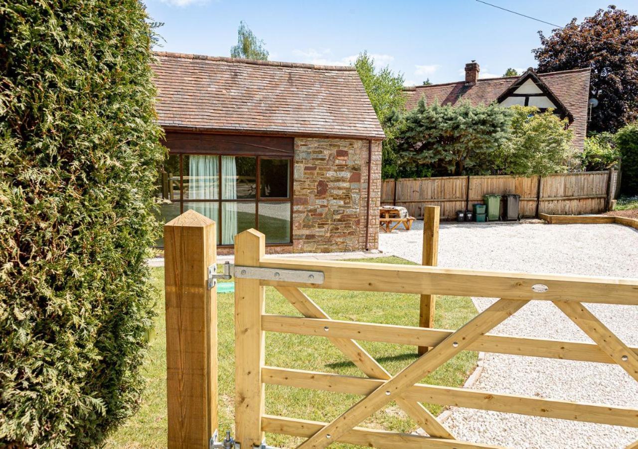 The Barn In Longhope - Luxury Barn Conversion Buitenkant foto